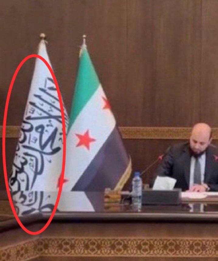 ♦️علمان لا يبنيان دولة
#الثورة_السورية_العظيمة