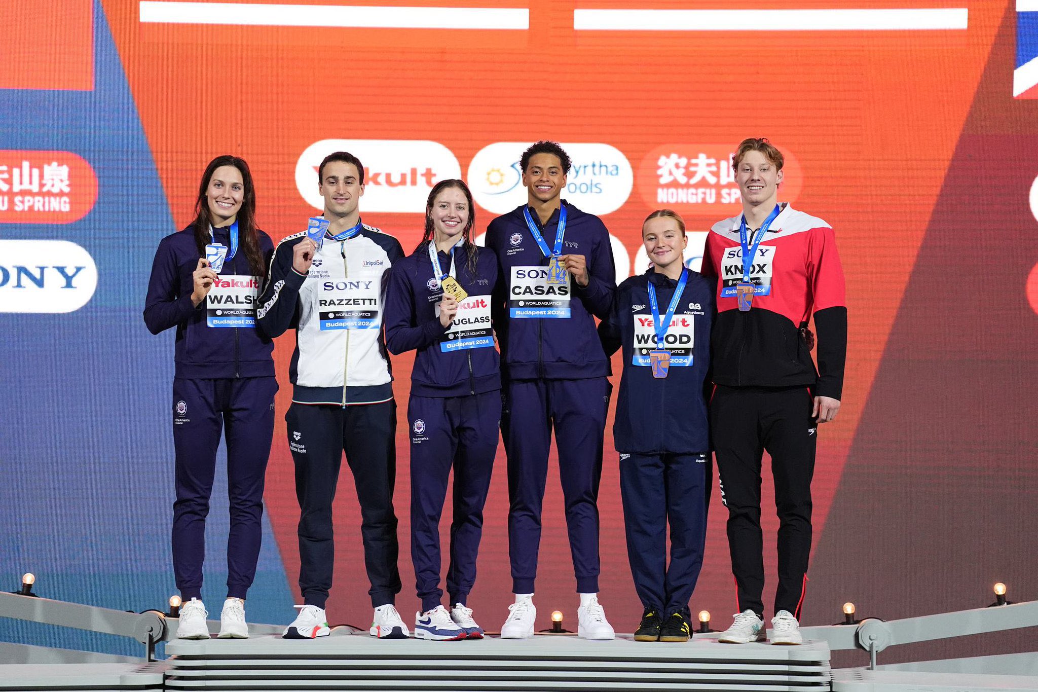 Les podiums des 200 mètres nage libre hommes et femmes avec Abbie Wood