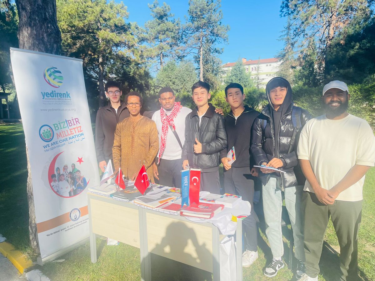 Yedirenk Uluslararası Öğrenci Topluluğu olarak Subü Sadem'de açtığımız standta uluslararası öğrencilerimizle bir araya geldik. Öğrencilerle tanıştık ve gelecekte yapacağımız faaliyetlerimizi anlattık.

#rektorsaribiyik 
#subusadem
#subuyedirenk
#UDEF