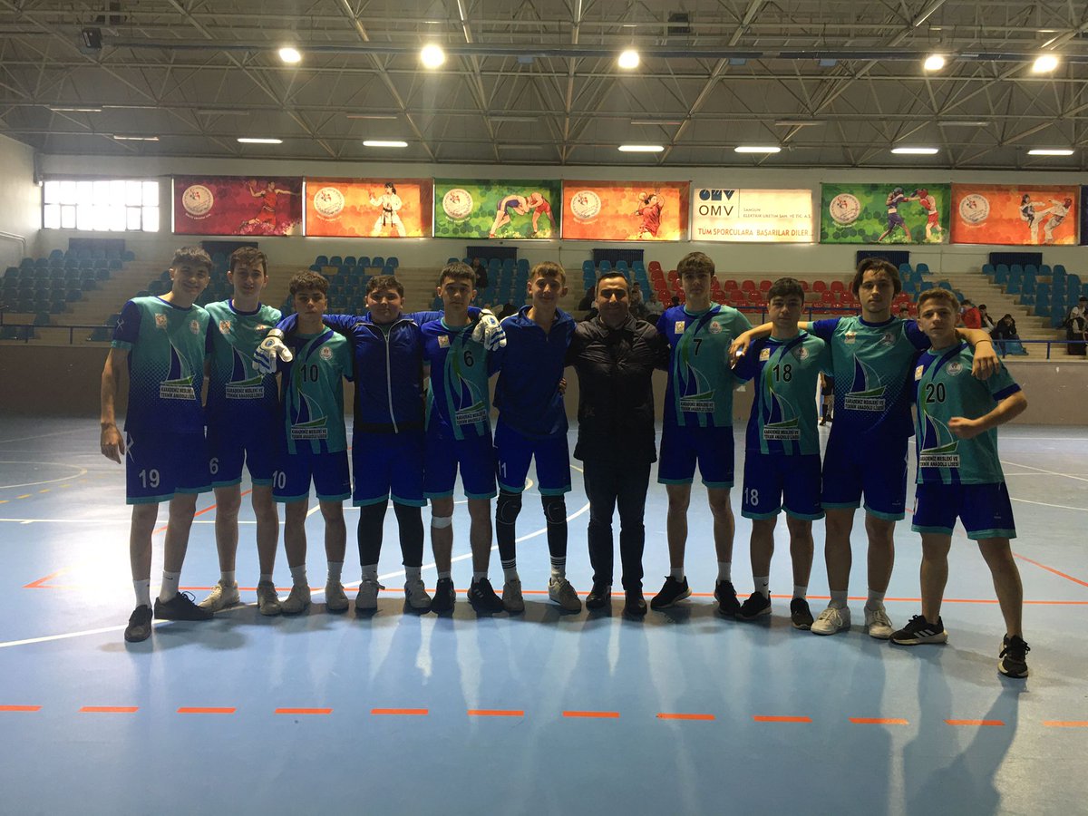 termemesem's tweet photo. Terme MESEM sportif faaliyetimiz,
Samsun Gençler A Futsal turnuvası.
Proje imam Hatip Anadolu Lisesini 2-1 yenen Terme MESEM okul takımınızı tebrik ederiz.
@memterme55 
@termemesem 
@ismailrhmnkose 
@ozgenc_tuncay https://t.co/3ACaUH7yO9