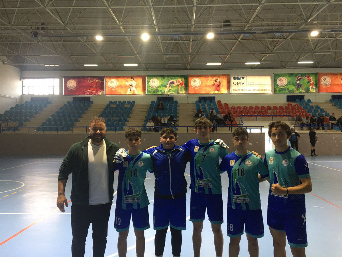 termemesem's tweet photo. Terme MESEM sportif faaliyetimiz,
Samsun Gençler A Futsal turnuvası.
Proje imam Hatip Anadolu Lisesini 2-1 yenen Terme MESEM okul takımınızı tebrik ederiz.
@memterme55 
@termemesem 
@ismailrhmnkose 
@ozgenc_tuncay https://t.co/3ACaUH7yO9