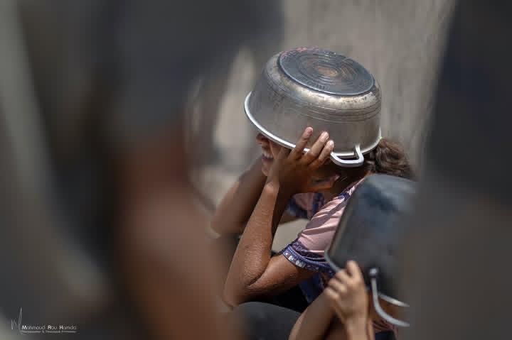 AnyHashish's tweet image. Under the scorching sun, the children wait for food, their eyes reflecting the bitterness of thirst and exhaustion. With every passing minute, their
suffering deepens, revealing an extraordinary patience in the face of a harsh and painful reality.
gofundme.com/f/support-a-di…