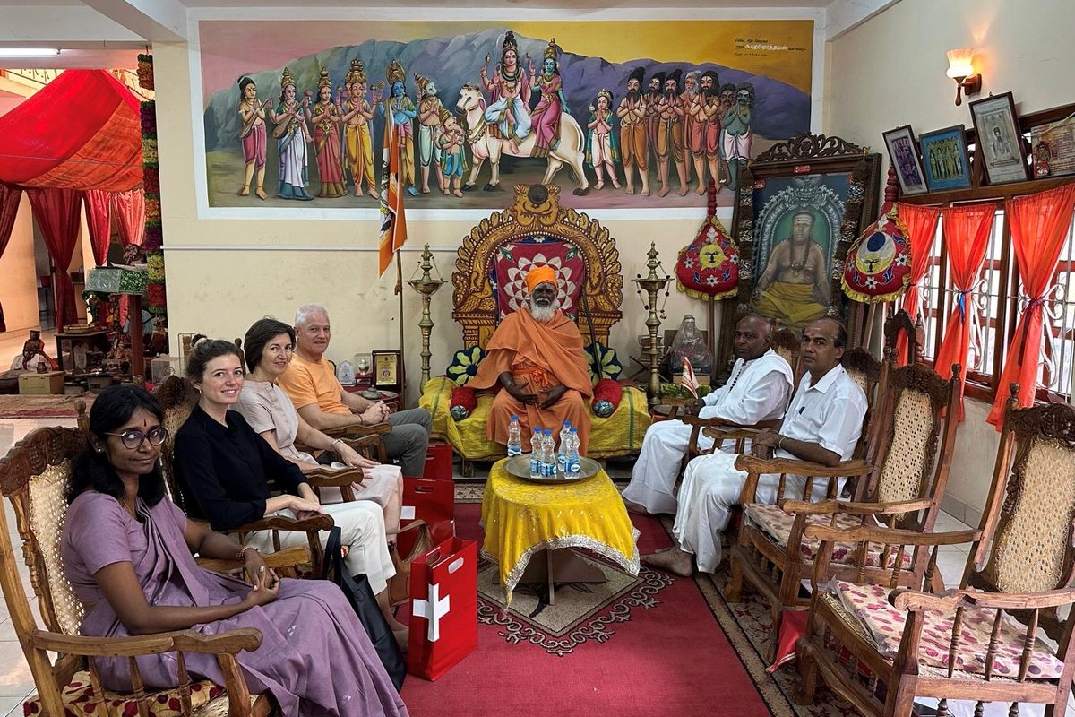 #SriLanka: in Jaffna, AMB Tim Enderlin <a href="/SwissPeaceHR/">Swiss Peace and Human Rights</a> engaged with Tamil politicians, civil society and the Hindu clergy to understand deep-rooted issues and explore opportunities for #dialogue, dealing with the past and #reconciliation in the new political context.