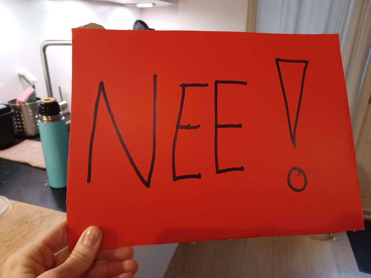 Vandaag overal lokale protesten tegen de bezuinigingen op het Hoger Onderwijs, rond 12.30/13.00 uur - fluit de regering terug. Ik ben er vandaag niet bij, maar mijn boodschap blijft NEE!  <a href="/WOinactie/">WOinActie</a> 
Kijk hier waar er in jouw stad acties zijn: woinactie.blogspot.com/p/lokale-actie…