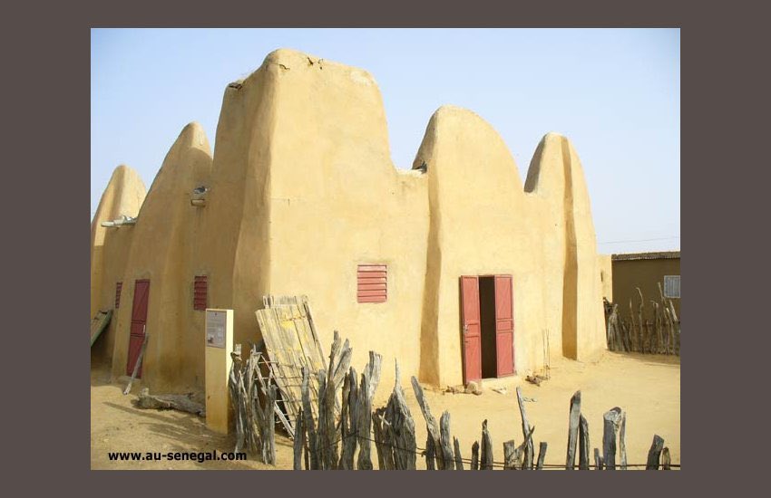 Elndiaye221's tweet photo. PANNEAU 40 : ÎLE À MORPHIL - MAISON NATALE D'EL HADJ OMAR TALL

Halwar est le village de naissance de Cheikh Oumar Foutiyou Tall (1797-1864), Il se situe dans le département de Podor (nord) et dans la région de Saint Louis. 

#NaturePhotograhpy #foryoupageviralシ゚ #Senegal https://t.co/NHX8Fila1N