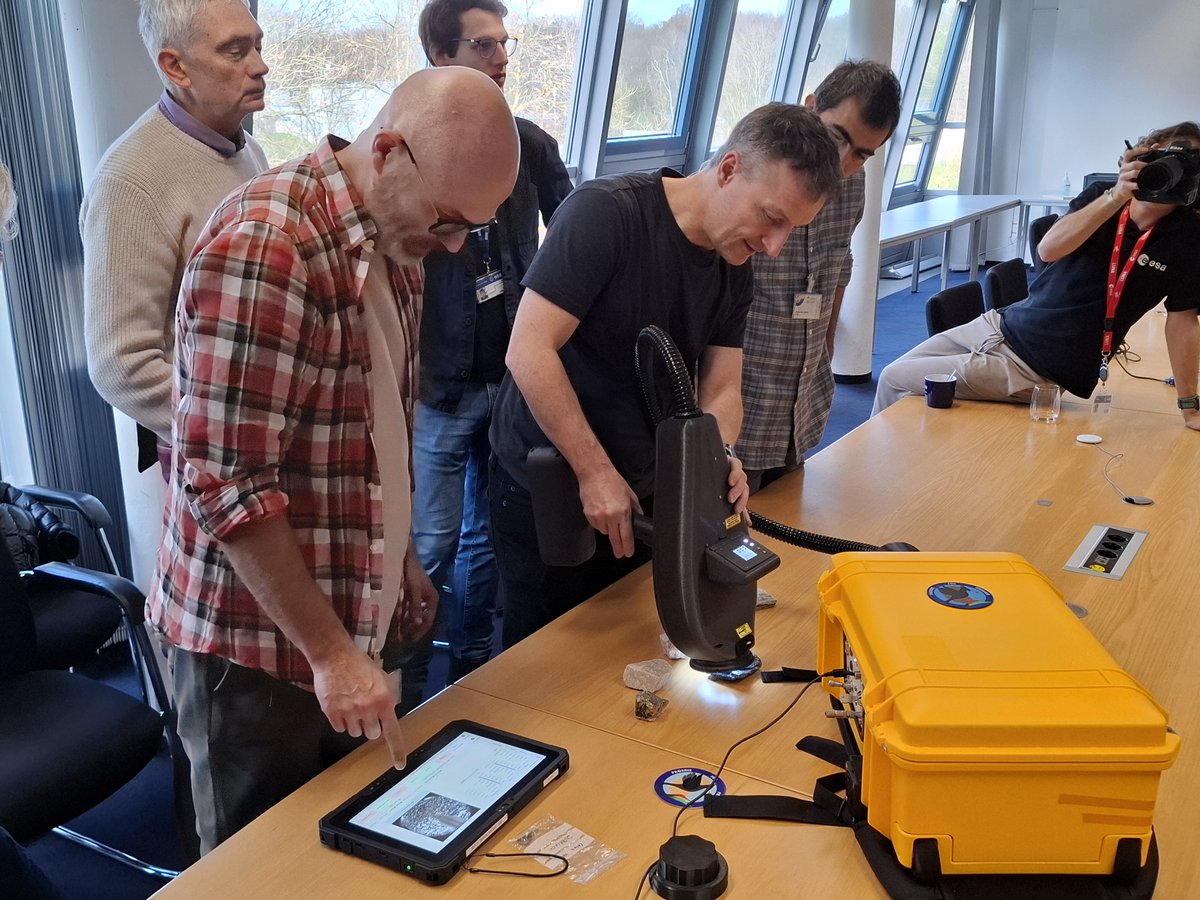 Esta semana, el equipo de desarrollo de tecnología Raman del INTA se ha desplazado hasta el Centro Europeo de Astronautas (EAC) en Colonia, Alemania, para entregar a la <a href="/esa/">European Space Agency</a> el instrumento PHOENIX (<a href="/ESA_CAVES/">ESA CAVES & PANGAEA</a>).