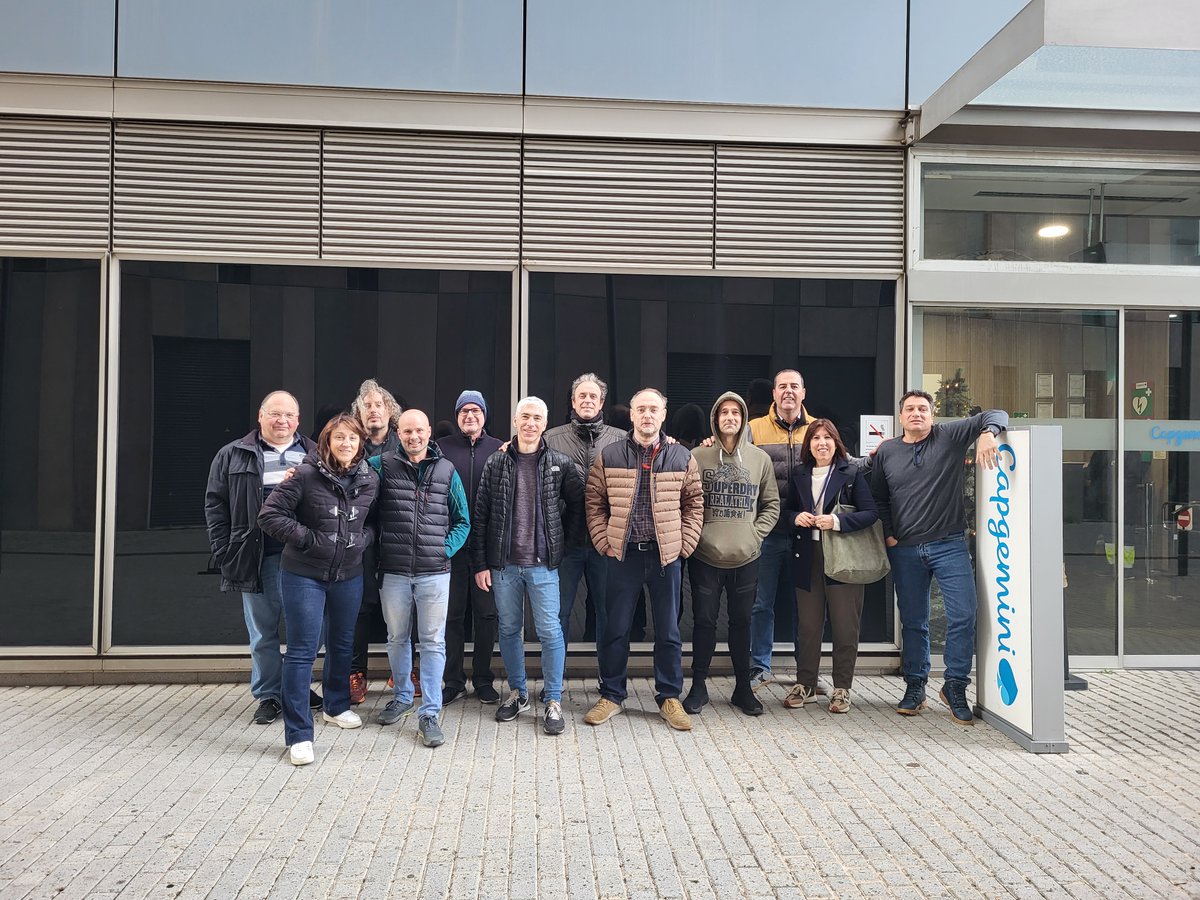 InterCapgemini's tweet image. Foto de delegats i Lols de @InterCapgemini a la seu de Barcelona. Continuem picant pedra...