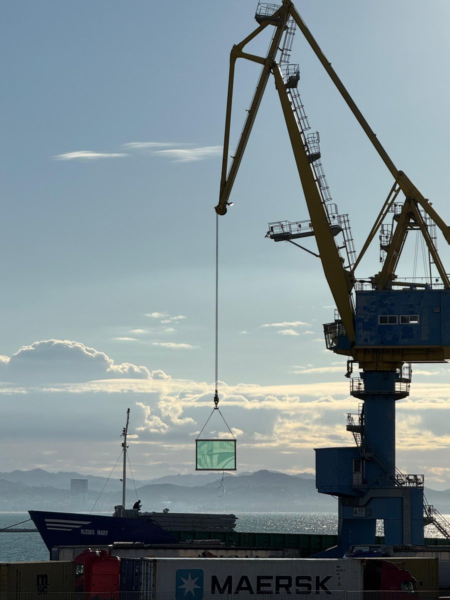 DurresPort's tweet photo. #FreighterWednesday⛴🏗💦
#Inthespotlight: #KledesMary general cargo ship flying under the flag of #Panama🇵🇦 unloading #2.282t of glass today. This ship is 176 m long, has a GT of 16,506t &amp; 4.9 m draught.🚢🏗💦

#Maritime🇦🇱⚓️🚢 #portcity
#onthedocks #shipping #cargo #midweekvibes https://t.co/uypfbtQ4Au