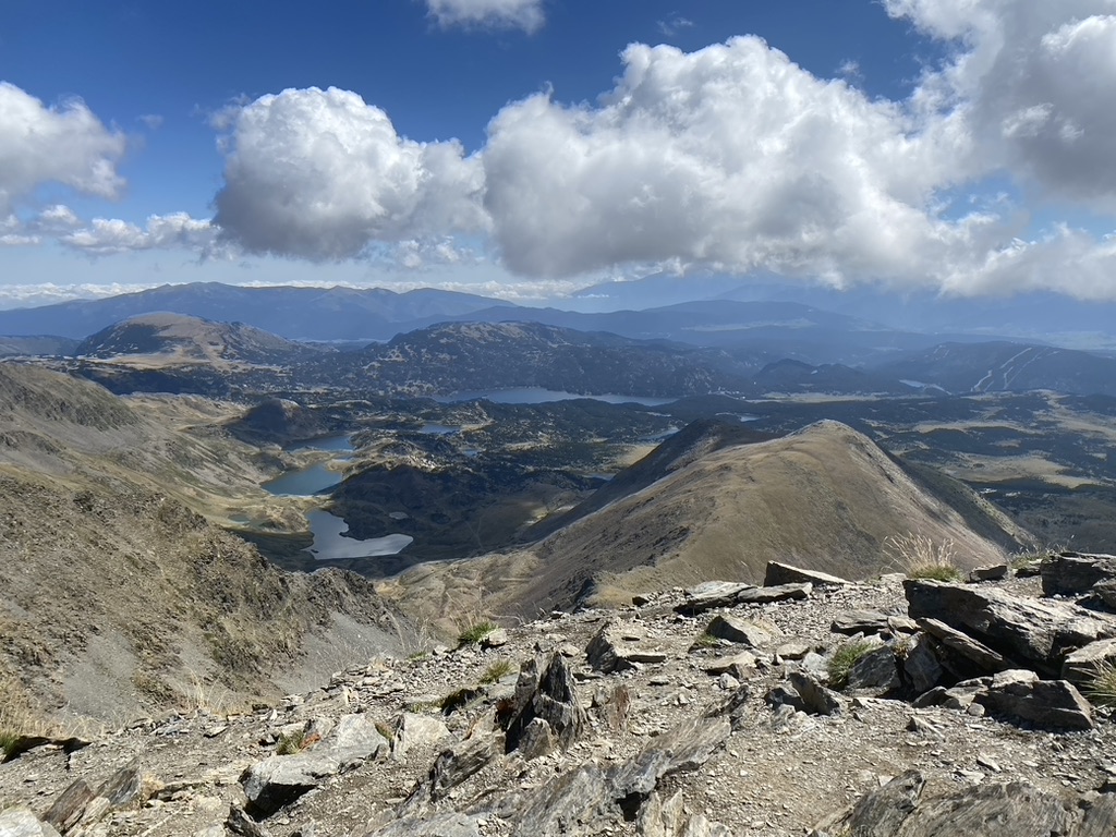 La muntanya ⛰️ és ... 

Incerta 
Feréstega
Natural 
Freda
Salvatge
Càlida 
Acollidora
Canviant ... 

Gaudim-la i respectem-la per a poder seguir sentint la muntanya tot l'any. 

Feliç dia internacional de les muntanyes ⛰️⛰️⛰️

#sentlamuntanya #sommuntanya #somfeec #MountainDay