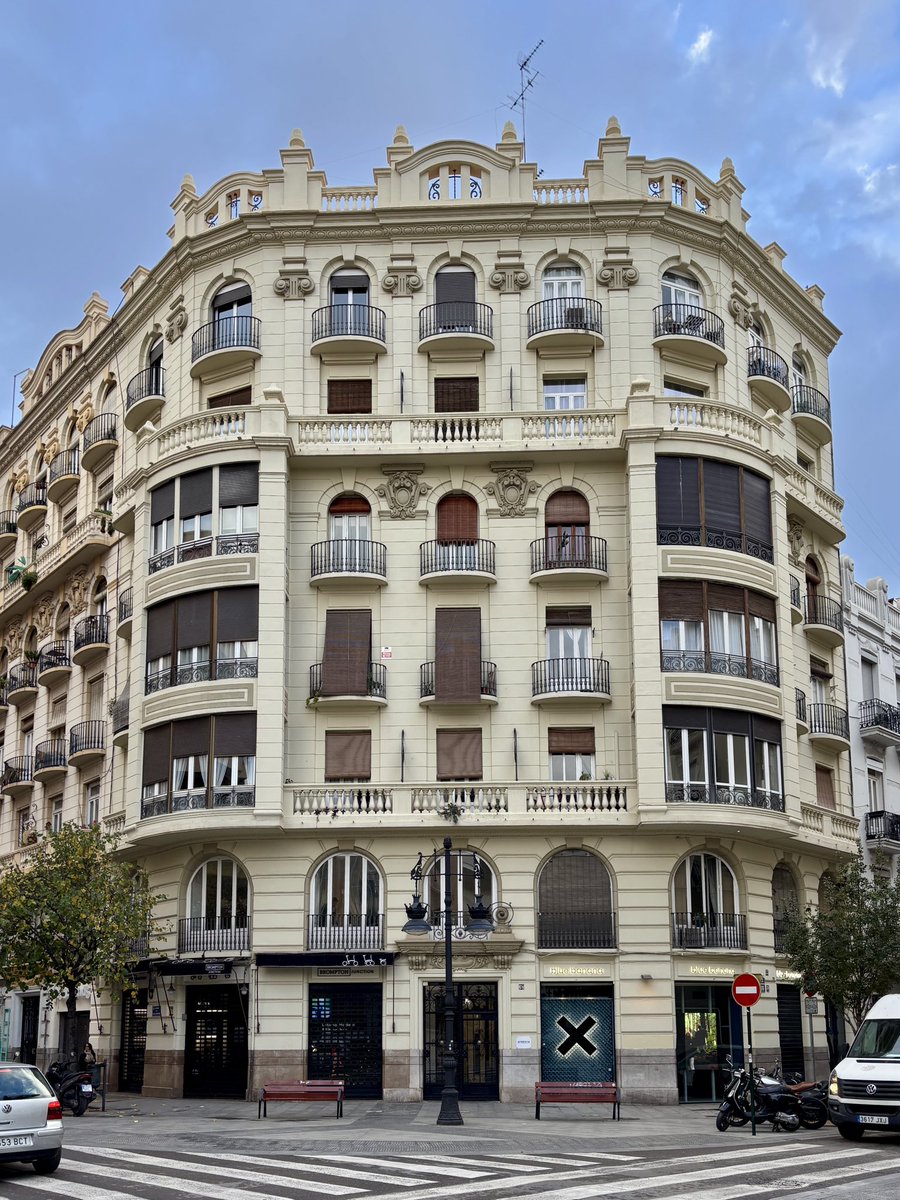 Fachadas del Mundo tweet media