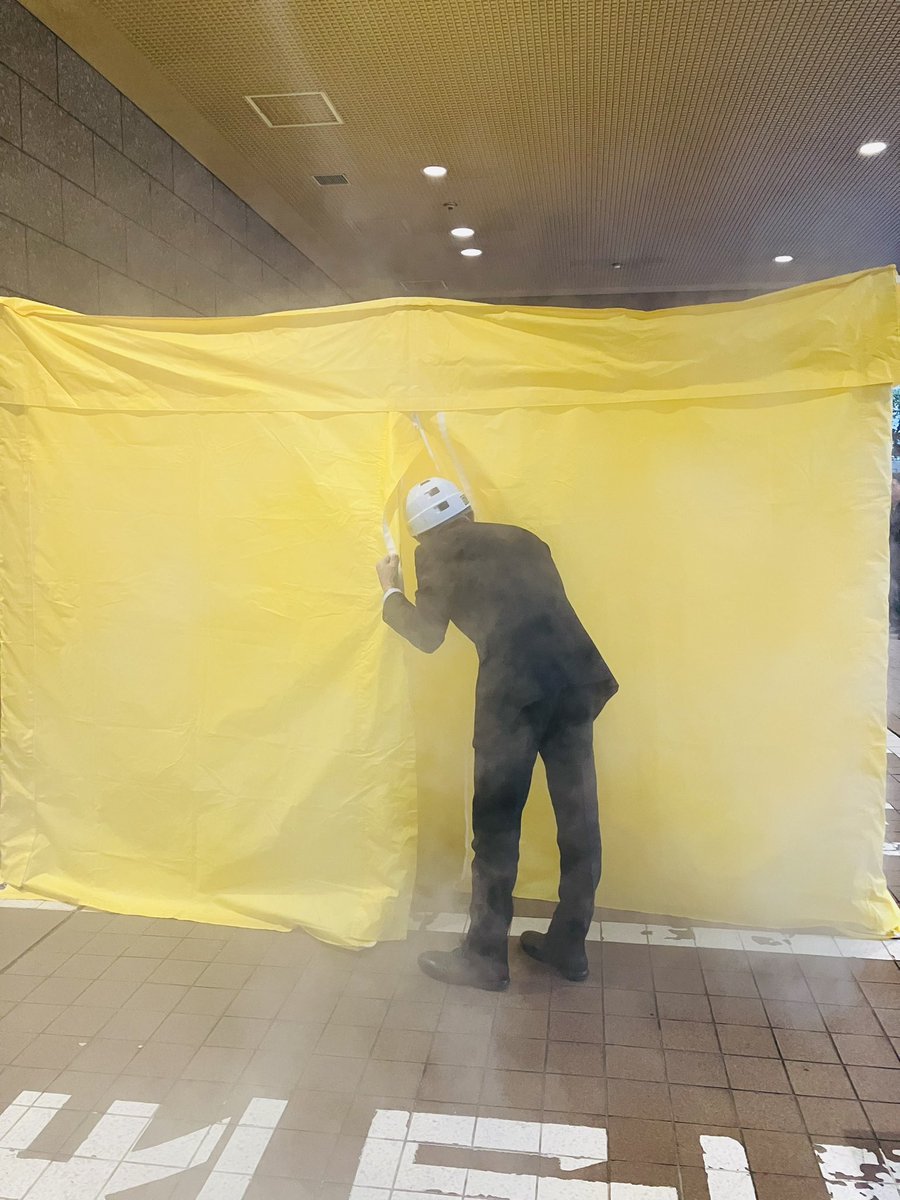 ami_corporation's tweet photo. 🧯本社避難訓練🧯

先日港区虎ノ門40MTビルで避難訓練が行われました。
火災を想定し、避難経路を確認しながからビル外へ避難をしました。
避難先では消火器・煙体験もさせていただきました。

#消防訓練　#東京消防庁 #災害対策
#森ビル　#保育の会社　#身を守る https://t.co/9CJDQE62kA