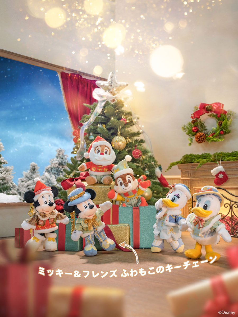 新グッズが登場！2024冬❄️/ #ミッキー と仲間たちが赤と緑の配色の