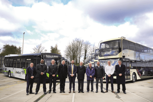 CBWtweets's tweet photo. New buses for Reading and Newbury

The new buses for the jet black route, feature high-back seating, USB-A, USB-C wireless charging, tables, mood lighting, space for 2 wheelchair users, glazed staircase, tinted windows &amp; an air chill system upstairs.

https://t.co/9qJBYwu2CV https://t.co/zQUlccz13B