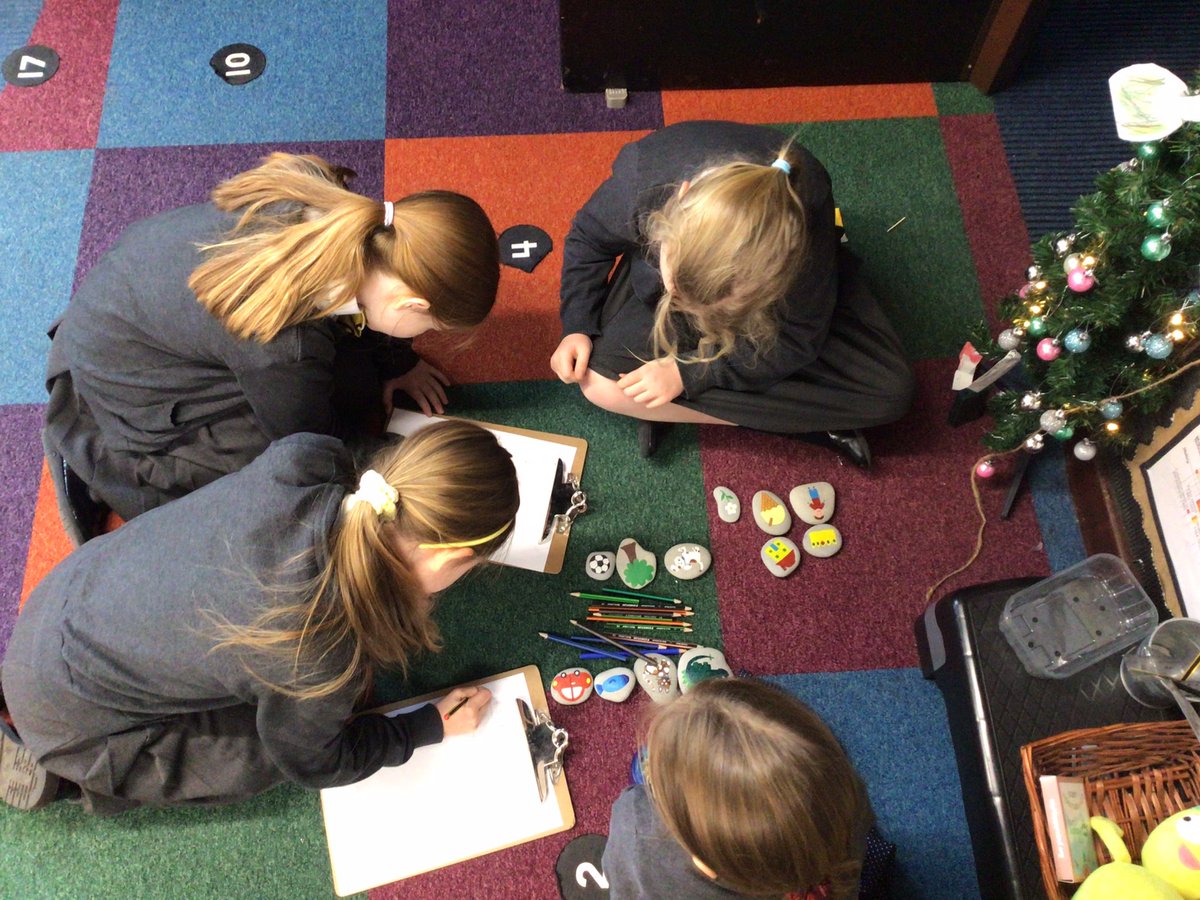 During discovery time, year 2 enjoyed using story stones to write and illustrate their own stories 📚
