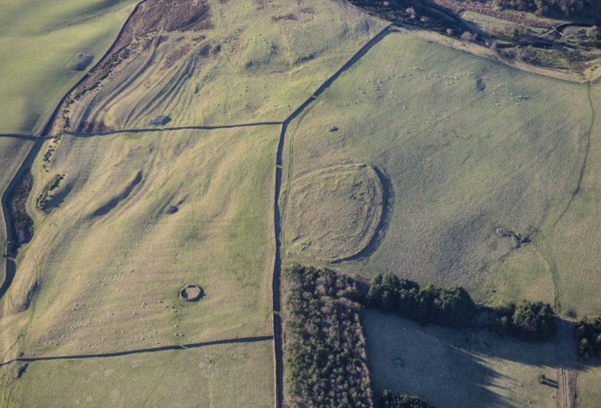 silverhills64's tweet image. Battled through Storm Darragh to bag this #contour #partialvallate #fort at Blythe, near Lauder. Standing at 262m, it has evidence of several houses in the interior. A bronze mounting was found and donated to NMAS in 1920. Video to follow.
#HillfortsWednesday