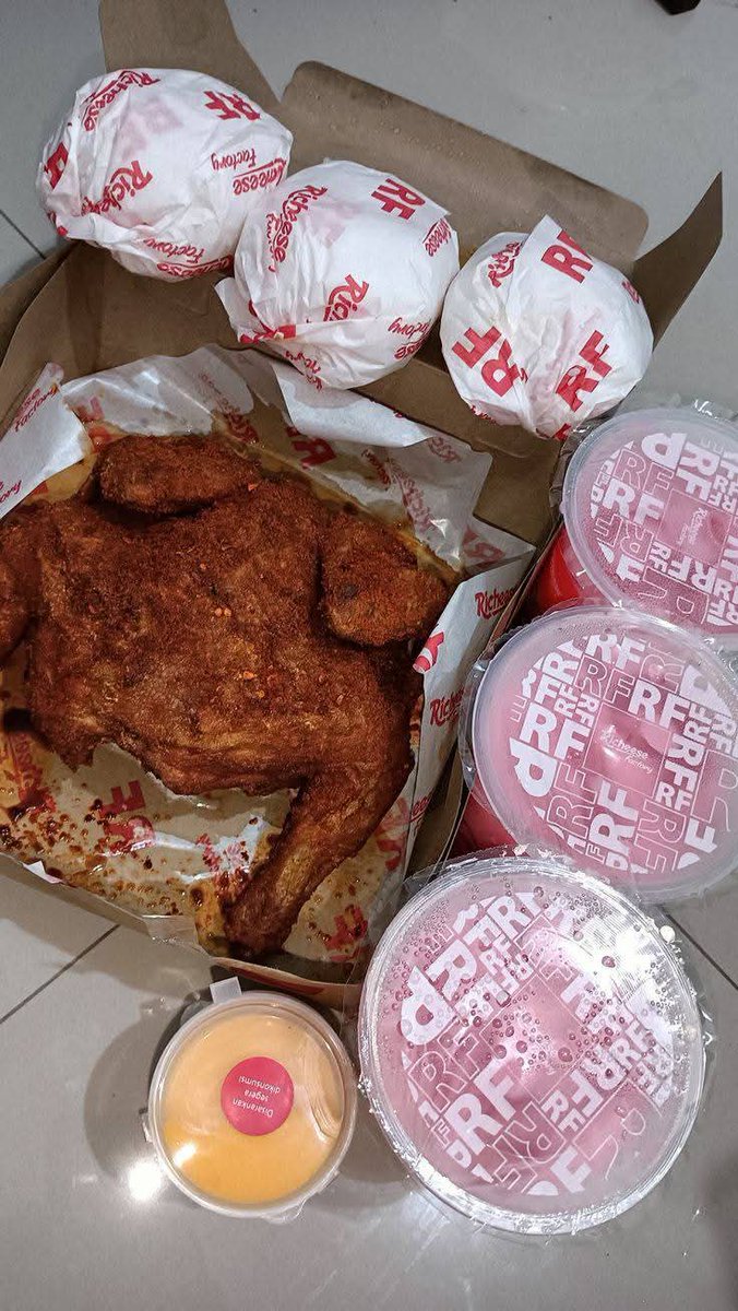 kerabat_setan's tweet photo. ❗Shopeefood ❗
Sore gini paling enak makan Richeese 1 ekor dikon hingga 15rb.   Nih daptkan promonya https://t.co/Le9mCeDZL2
#clarashinta 
#FNOP 
#Bisadipegang https://t.co/JITcxv7gM0