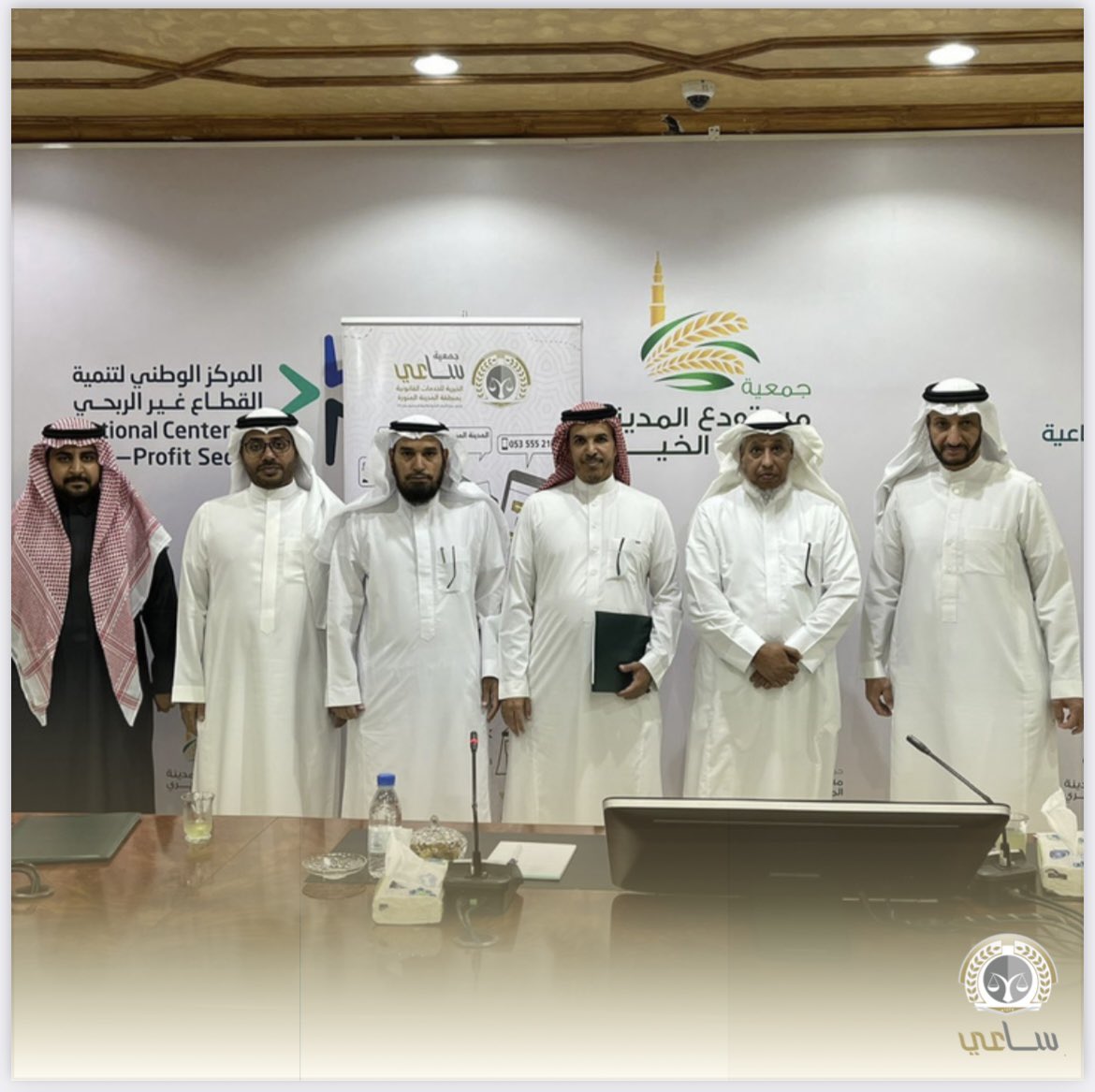saaeeorg's tweet photo. ضمن أهدافنا في الشراكة المجتمعية، وقَّعت #جمعية_ساعي_القانونية مذكرة شراكة مع #مستودع_المدينة_الخيري  لتبادل الخبرات والكوادر العلمية والعملية
سائلين المولى أن يكلل أعمالنا وأعمالهم بالتوفيق والنجاح 📄✨ https://t.co/DhrXLIk7V2