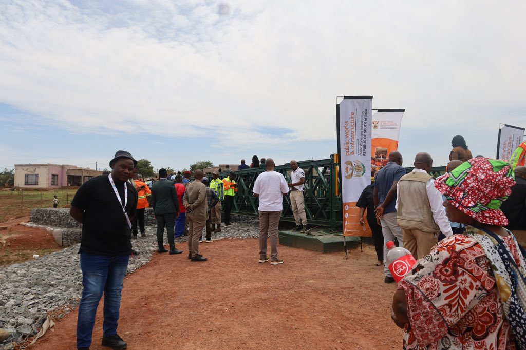 SANRAL_za's tweet image. The #30YearsOfDemocracy tour bus is in Thembisile Hani Local Municipality, Mpumalanga today.

Join us for the presidential visit and handing over of the Welisizwe bridges.

#30YearsOfFreedom