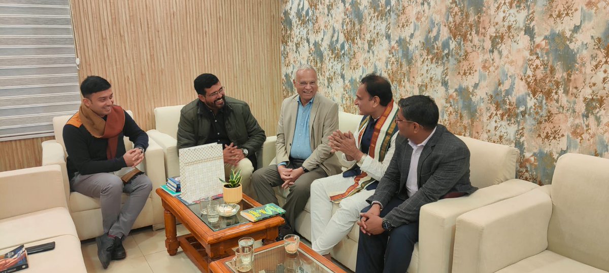 Prof Rakesh Sinha tweet media