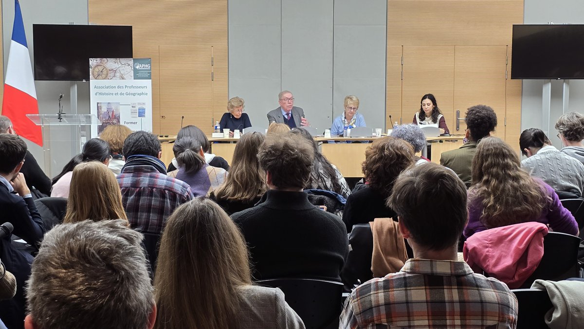 Retour en image de la journée d'étude sur le thème de la protection des #droits et des #libertés ⚖️

Au programme :
👉 Une conférence animée par Pierre Rosanvallon
👉 Une table ronde captivante avec Roseline Letteron, Nicole Klein, Bernard Stirn et Clémentine Castello.