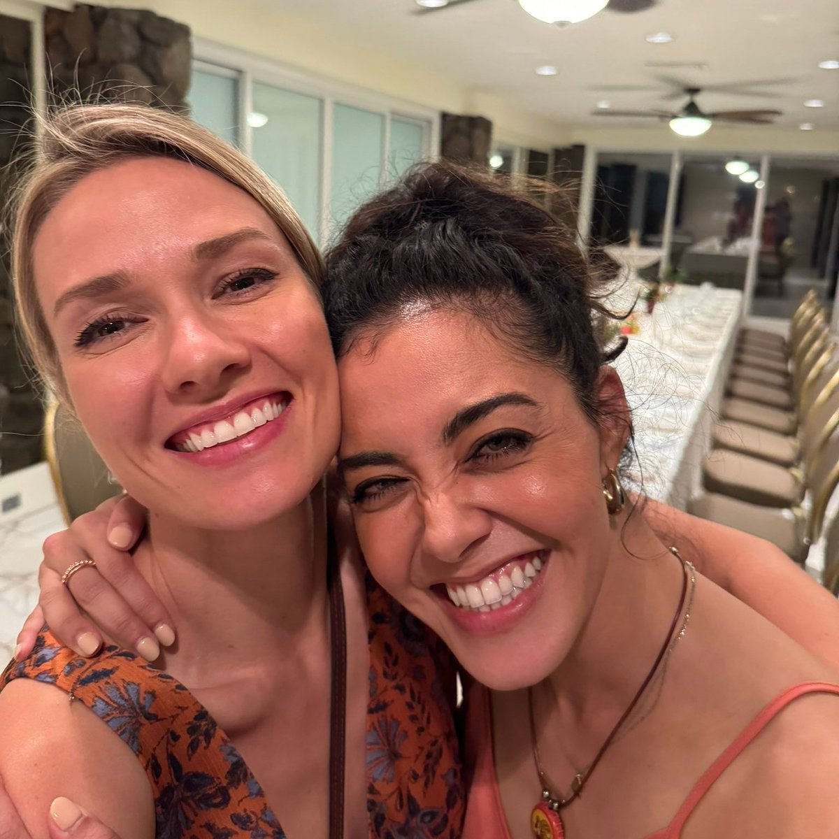 DragonNamedBinx's tweet photo. #KacyForever💕 #SaveNCISHawaii 
Cute pic:                                  Silly pic: https://t.co/wSgkFtrbp4