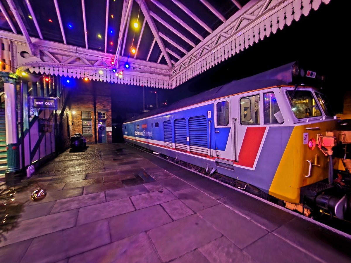 thesatnav89's tweet photo. Well time to kick the #2024 review off better start with the first pic of 2024 50017 Royal oak on the Nightrider at Great Central railway  in the company of @holtona72 @Bennybizzle1 https://t.co/SGOfDxN5Ry