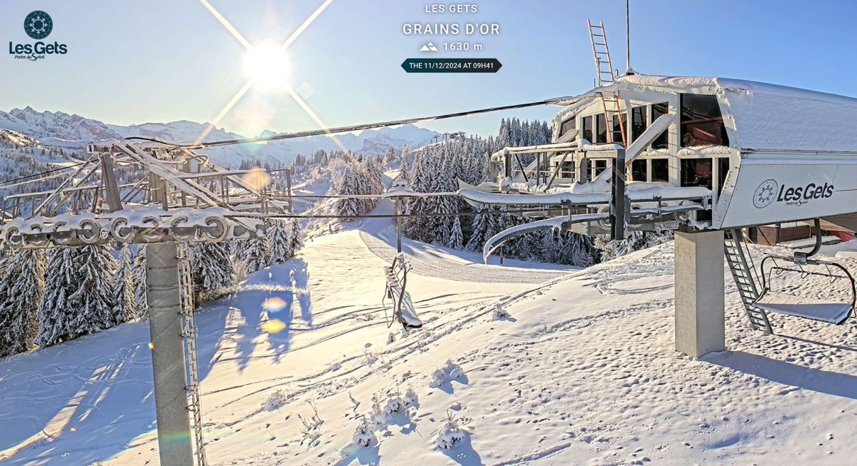 RushAdventures's tweet photo. Check out those awesome snowy images from the Les Gets webcams today Wednesday 11th December 2024 #lesgets #lovelesgets #morzinesourcemagazine #RushAdventures
📷 https://t.co/WMa2zhXhCF 📷 https://t.co/FCdK2cwcHg