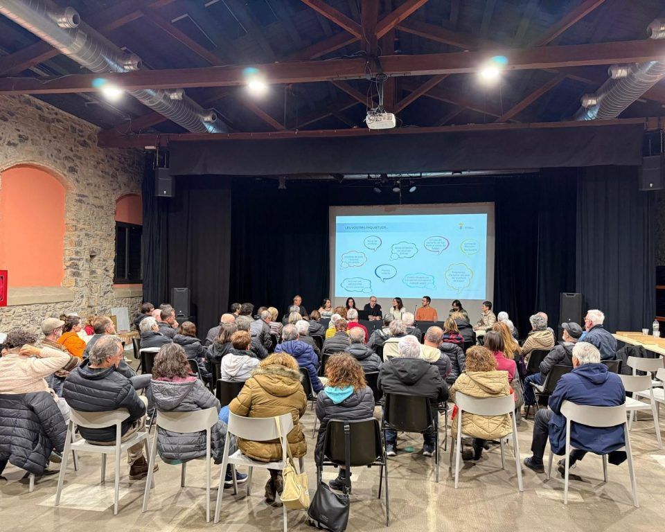 Una seixantena de veïns d’Oló participen a la trobada amb l’ajuntament buff.ly/41nEbkl