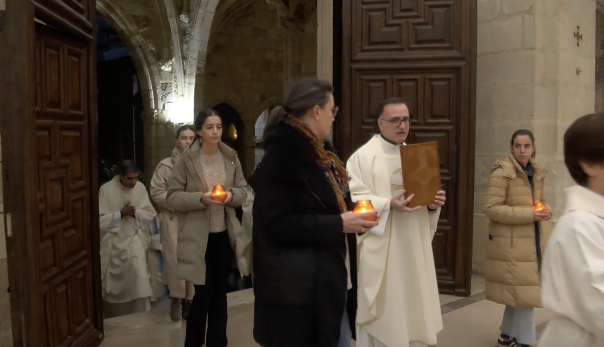 PJ_Santander's tweet photo. En colaboración con la Catedral de Santander, hemos preparado y participado en la Vigilia de la Inmaculada. https://t.co/YcpnX1X6WK