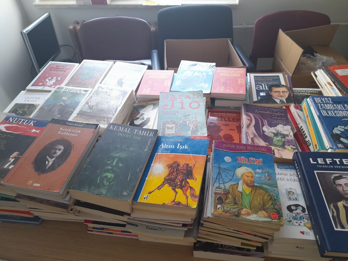 ❗Günlerdir paylaşım yapıyoruz.

🇹🇷 Aziz şehidimiz Eril Alperen Emir adına Ankara Altındağ'da açılacak olan şehit kütüphanemiz için gelen kitaplar...

Bir kitap bile bizlere büyük destek, şehidimizin hatırasına sahip çıkalım.

Okul adresimizi ve alıcı bilgilerini ekteki tweete