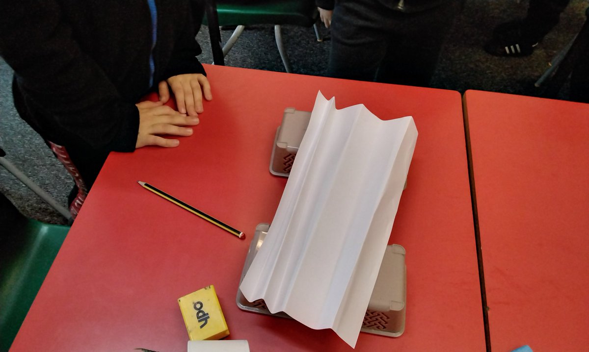 LeighPrimary's tweet photo. Year 2 investigated different ways to make a bridge. They also predicted which bridge would hold the most pencils. #Science #scienceinvestigation https://t.co/xMiDr7yxr4