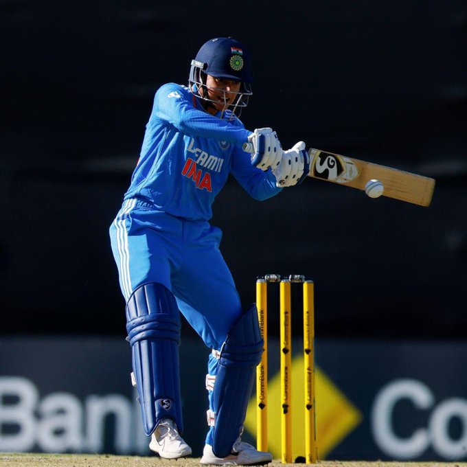 Good Start from Smriti 👏