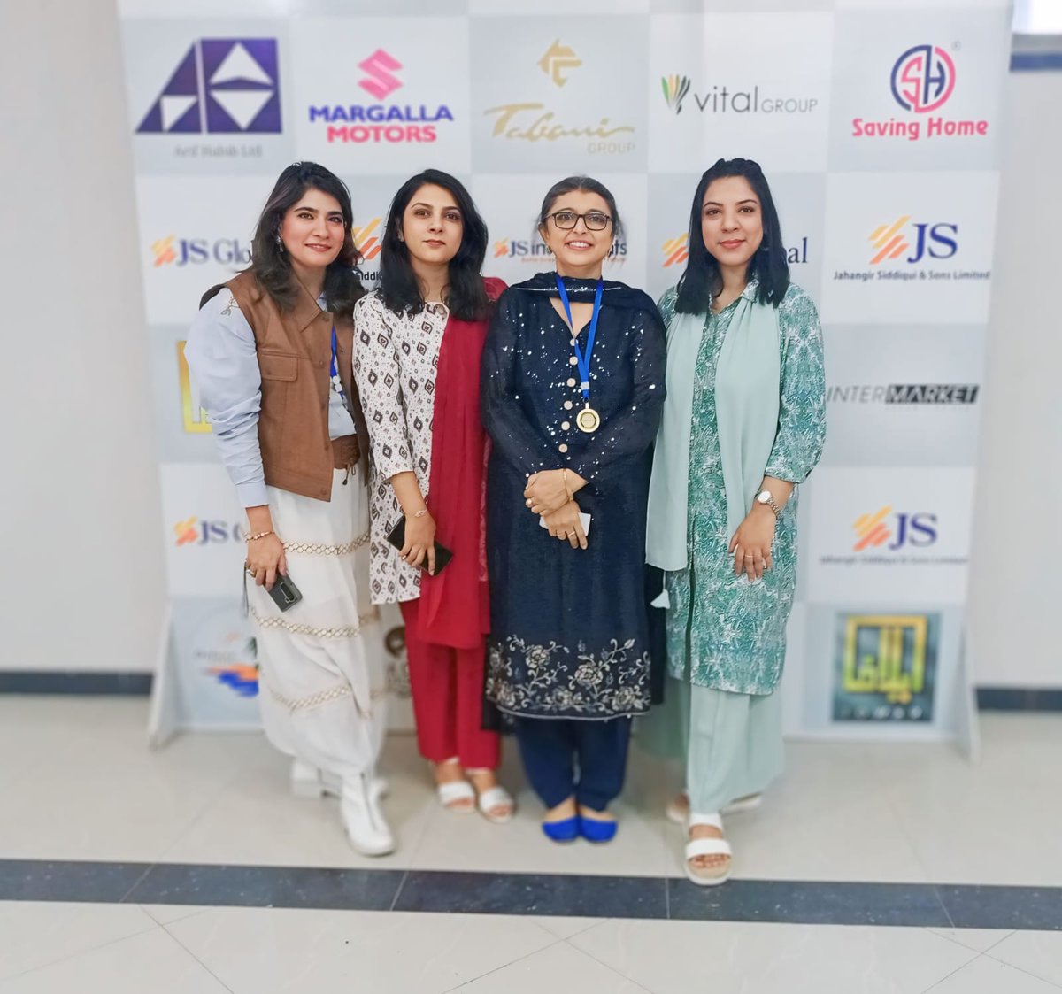 DrSaira's tweet photo. I am honored to have received an award at the All Memon Ladies Empowerment Award Ceremony, recently organized by RB Media at All Pakistan Memon Federation.

It was truly a lovely and memorable experience!

#Empowerment #Recognition #AllPakistanMemonFederation https://t.co/6LM3Y08a4z