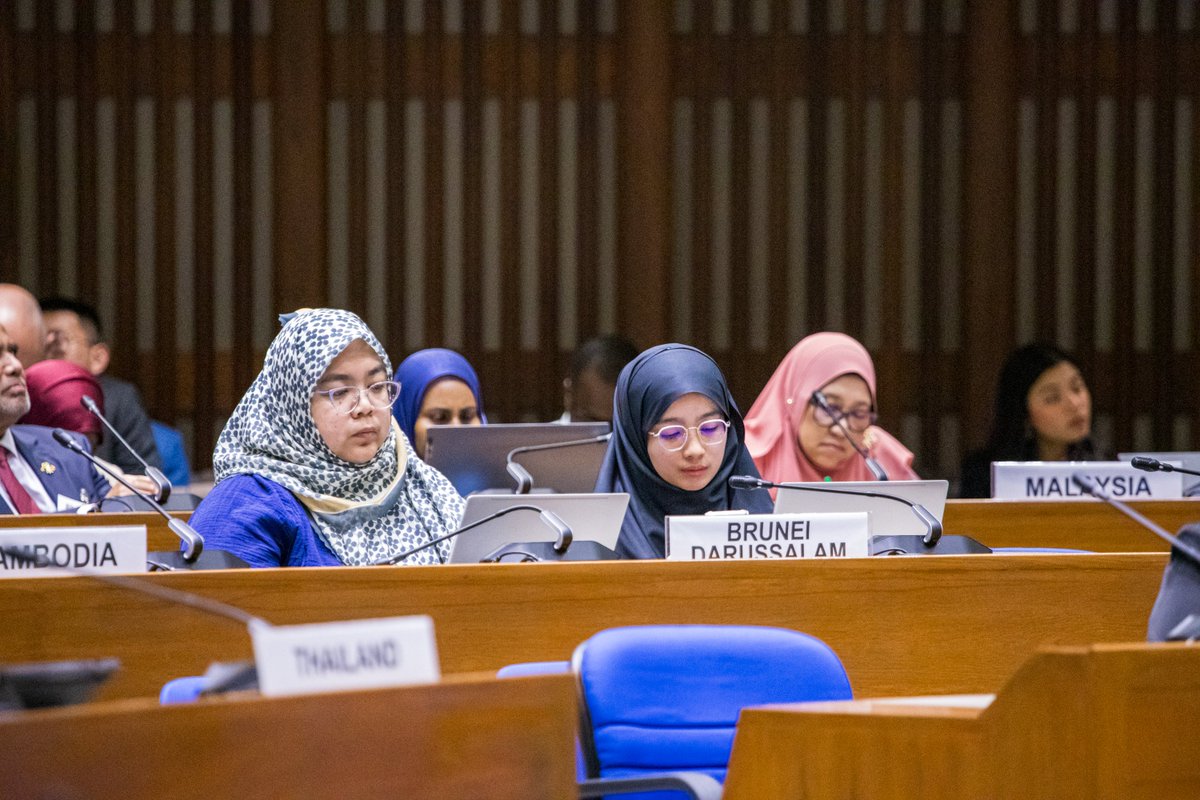 UNESCAP's tweet photo. Today at #APStatsCST9, discussions focused on harnessing the #PowerOfData to #LeaveNoOneBehind, including:
🔹Boosting support for inclusive statistical systems ;
🔹Embracing a whole-of-society/whole-of-government approaches ;
🔹Advancing strategic partnerships.
#Data4SDGs https://t.co/JBf1pSlMaF