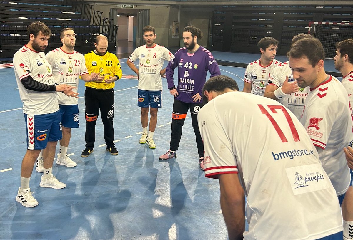 Blancs i Blaus BMG (@blancsiblausbmg) on Twitter photo 📣 PRÒXIM PARTIT‼️
📅 Dissabte 14/12 ⌚19:10
🏆 J.12 #1aCatH 1a Fase - Grup A
🆚 <a href="/HandbolEsportiu/">Handbol Esportiu Castelldefels</a> “A”
🏟 A Castefa
Partit importante contra rival directe!
Llegeix la prèvia sencera aqui:
rocaumbert.com/ca/agenda/c/33…
#OrgullBMG ⚪️🔵
#MoltaMàgia 💫
#24D24 📣 PRÒXIM PARTIT‼️
📅 Dissabte 14/12 ⌚19:10
🏆 J.12 #1aCatH 1a Fase - Grup A
🆚 <a href="/HandbolEsportiu/">Handbol Esportiu Castelldefels</a> “A”
🏟 A Castefa
Partit importante contra rival directe!
Llegeix la prèvia sencera aqui:
rocaumbert.com/ca/agenda/c/33…
#OrgullBMG ⚪️🔵
#MoltaMàgia 💫
#24D24