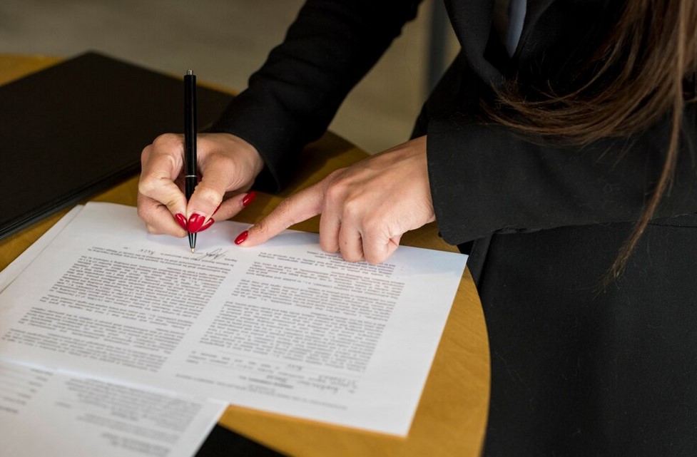 pequesaiz's tweet photo. ⚖️ El divorcio es un proceso legal que disuelve la unión matrimonial. Es fundamental entender sus implicaciones y diferencias con la separación, busca asesoramiento legal para tomar decisiones informadas. #Divorcio... https://t.co/9Q7V0YZeW1 https://t.co/7wOgEJbgCl