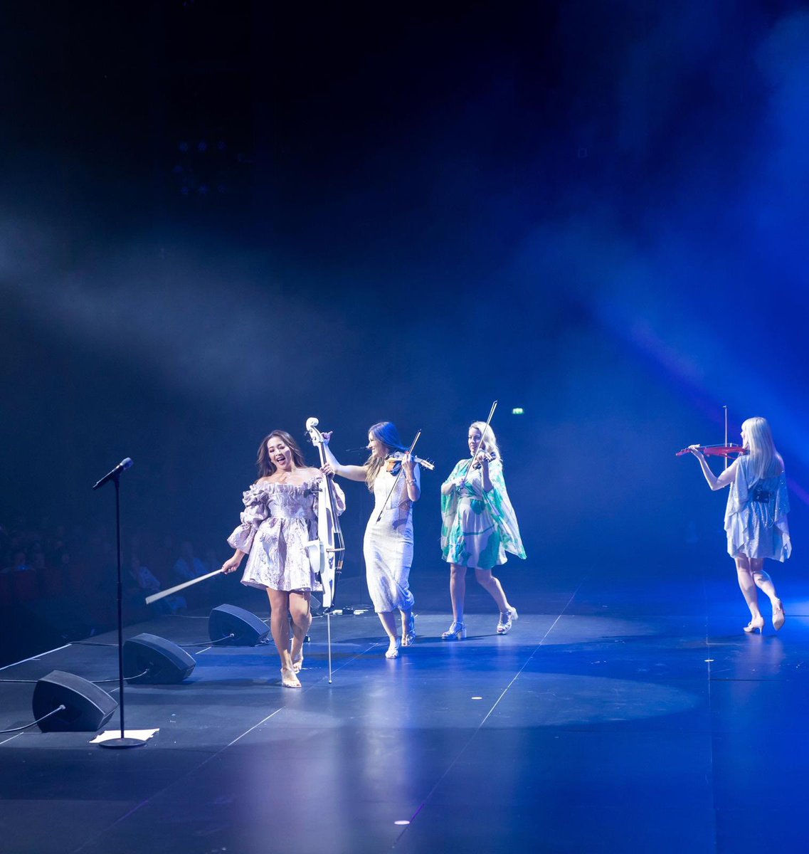 Bond live in Hanoi 2/2