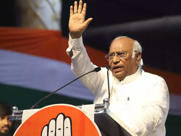 EconomicTimes's tweet image. The #VicePresident is expected to be #impartial...No Rajya Sabha chairman has played politics historically...Since 1952, no #resolution has been brought under #Article67 as #VP never indulged in #politics: #Congress chief #MallikarjunKharge on #NoTrustMotion at #INDIABloc presser