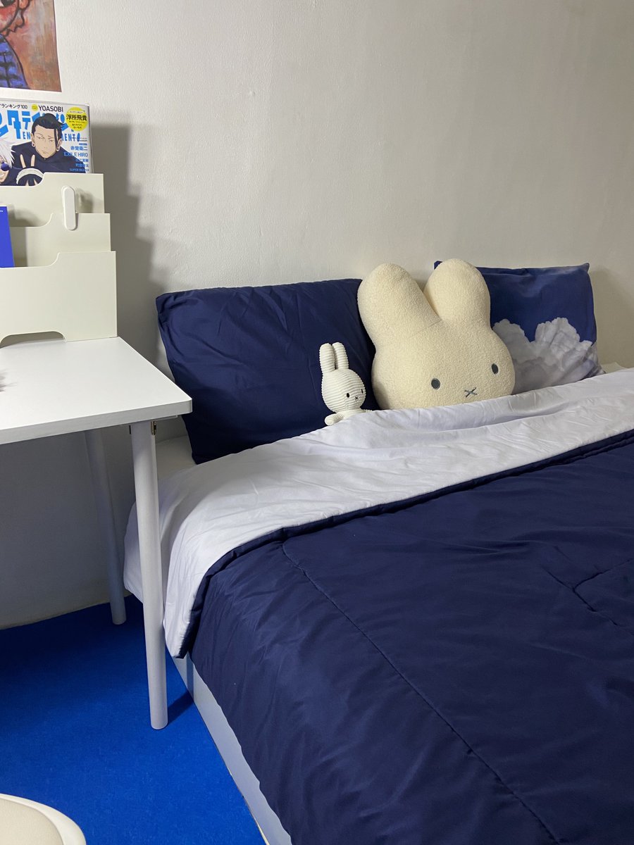 aku udah coba beberapa jenis sprei dari yg iseng nemu di ecom sampe yg banyak direkomenin warga twitter, yg ternyata beneran adem ga overclaimed🫶🏻