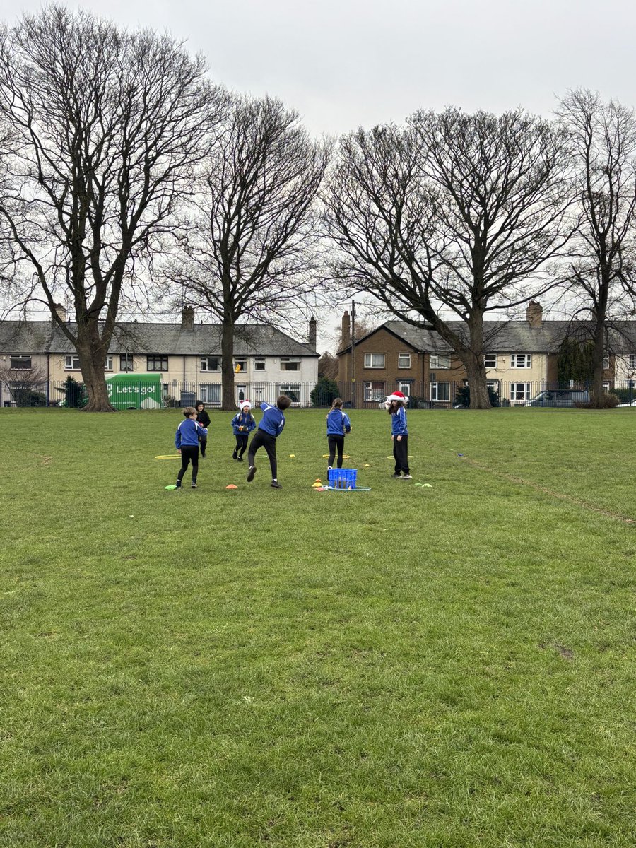 Year 6 Bryn Coch (@year6bc) on Twitter photo Christmas circuits for Year 6 this morning! ☃️❄️🎅🏼🎄Nadolig Llawen! Christmas circuits for Year 6 this morning! ☃️❄️🎅🏼🎄Nadolig Llawen!