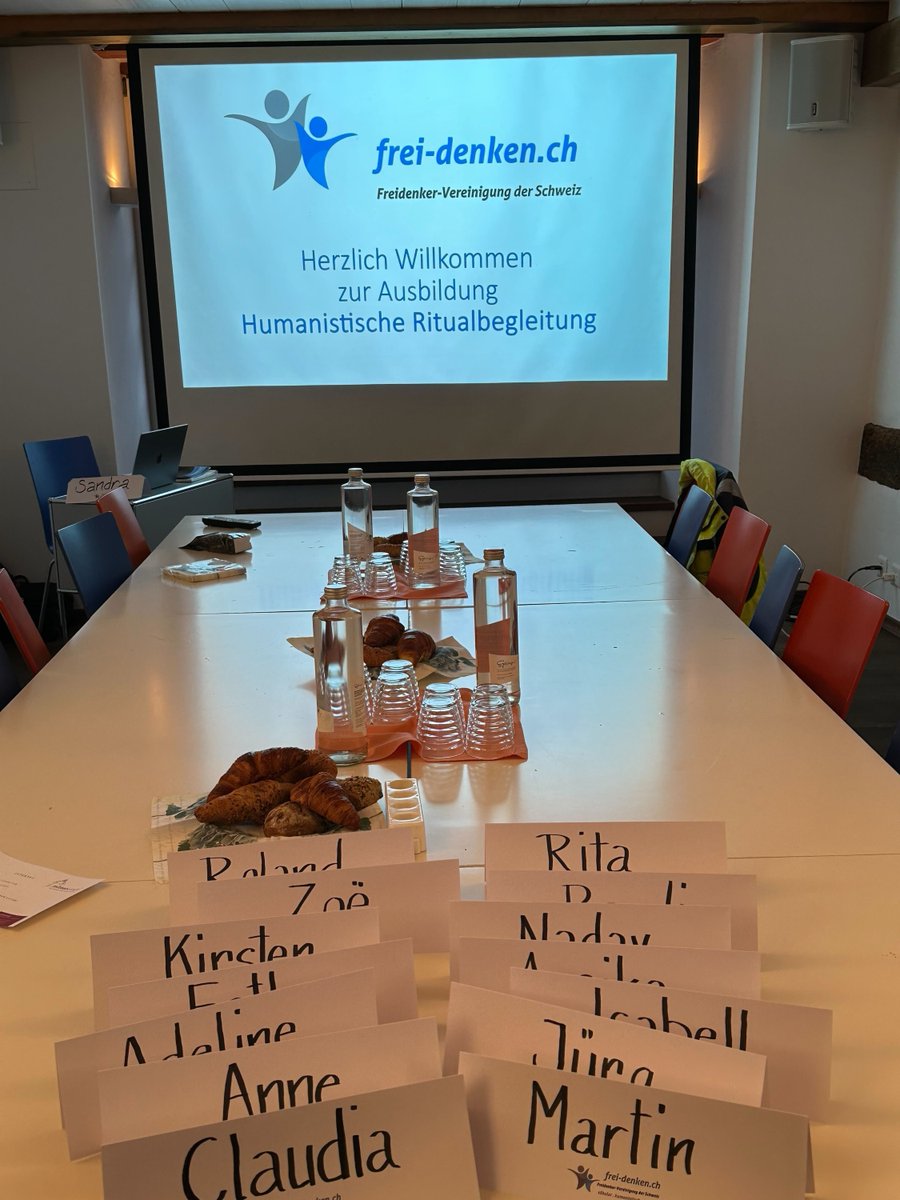 Der neue Grundlagenkurs für humanistische Rituale ist gestartet. Alle Infos unter: frei-denken.ch/news/2024-12-1…