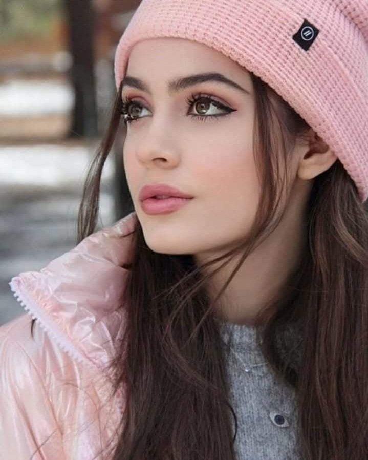 العز هو أن تصنع نفسك بنفسك
لا تجعل أحد يتصدق عليك بالمواقف 
🍂💙