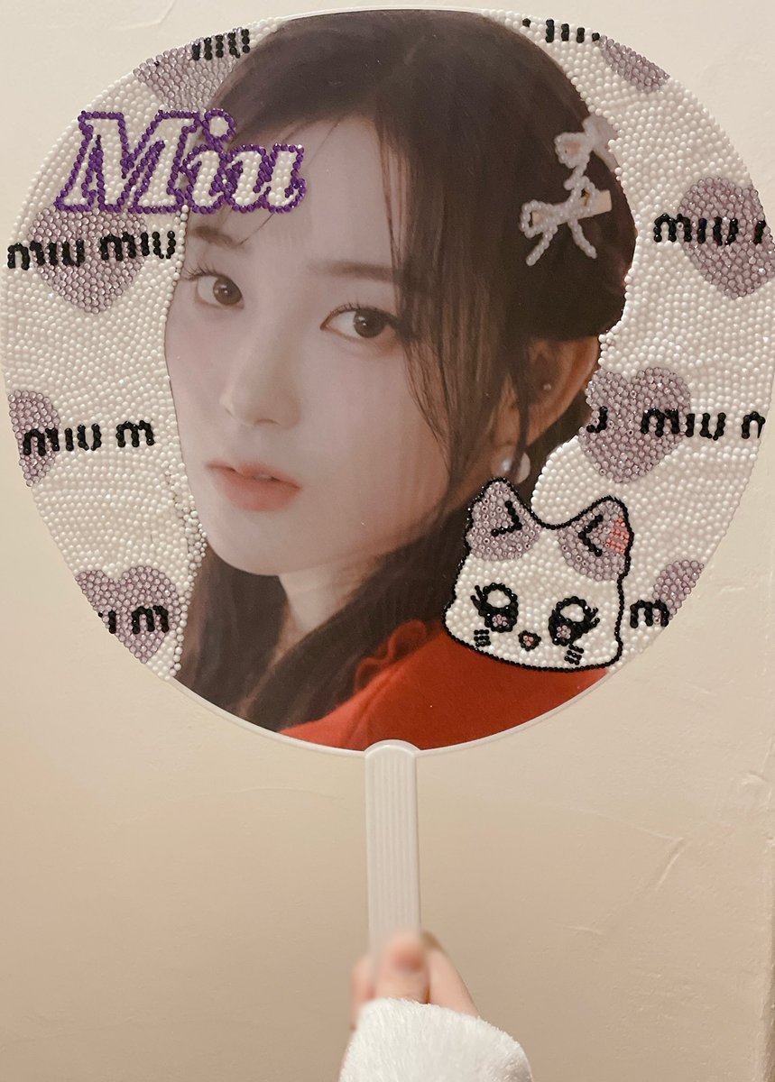 念願の美羽ちゃん×MIUMIUデコうちわ໒꒱
参戦までに間に合って安心チャンネル🙂‍↕️💕
 #ME_I  #櫻井美羽  #ゥメール