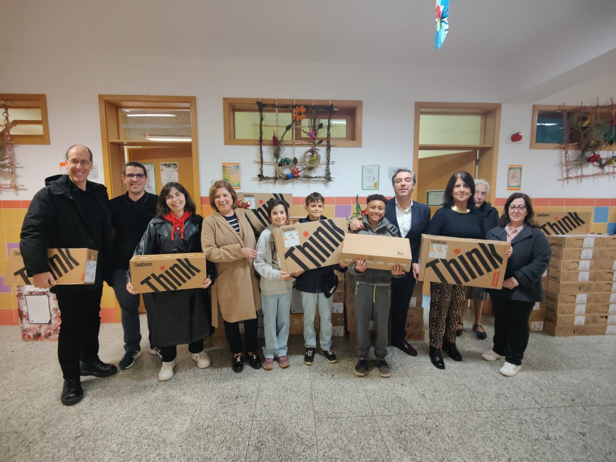 CMAValdevez's tweet image. 📌𝐂𝐚𝐦𝐚𝐫𝐚 𝐌𝐮𝐧𝐢𝐜𝐢𝐩𝐚𝐥 𝐞𝐧𝐭𝐫𝐞𝐠𝐚 𝐜𝐞𝐫𝐜𝐚 𝐝𝐞 90 𝐜𝐨𝐦𝐩𝐮𝐭𝐚𝐝𝐨𝐫𝐞𝐬 𝐚𝐬 𝐞𝐬𝐜𝐨𝐥𝐚𝐬 𝐝𝐞 𝐀𝐫𝐜𝐨𝐬 𝐝𝐞 𝐕𝐚𝐥𝐝𝐞𝐯𝐞𝐳
cmav.pt/pages/1848?new…
#coputadores #NOS #computação #ProjetoZER01 #modernizaçãodasescolas #CâmaraMunicipal #arcosdevaldevez