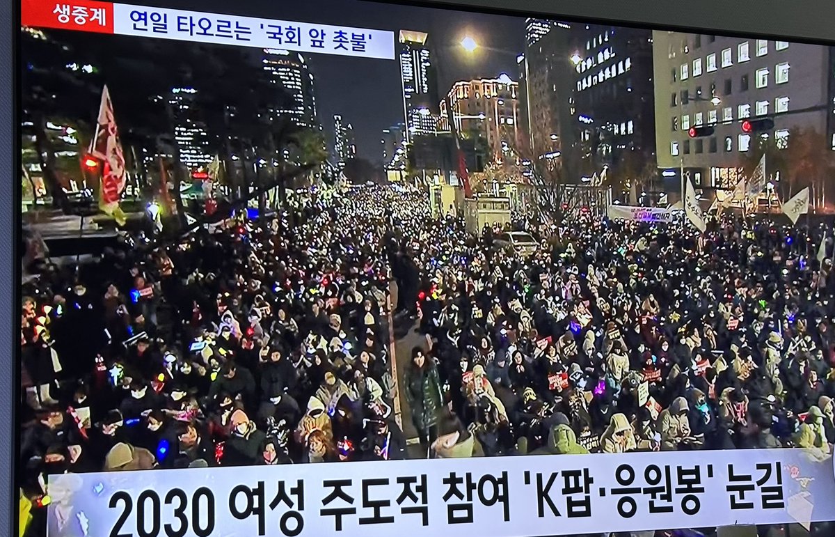 MBC뉴스는 ‘2030 여성 주도적 참여’ 라고 딱 집어줌..
