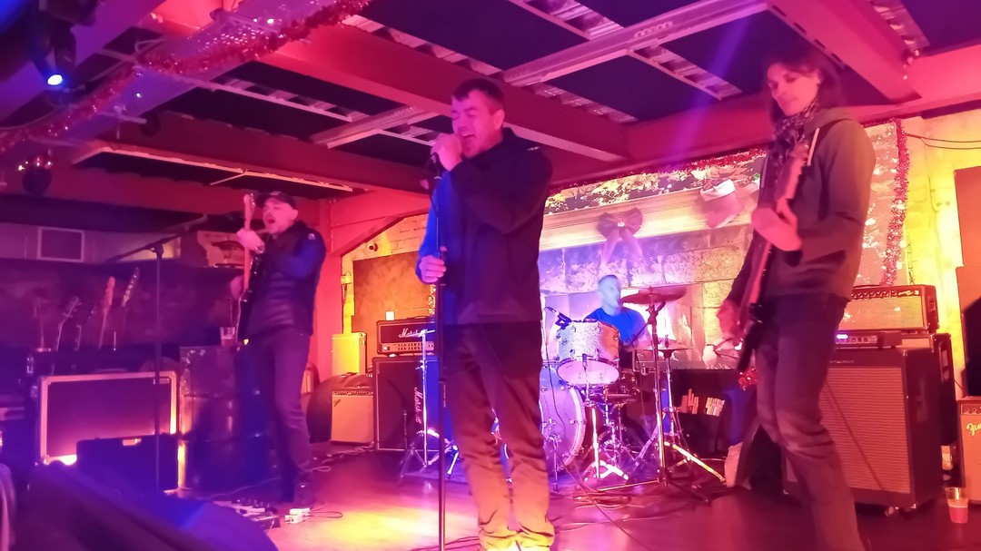 Feels like only yesterday we where recording 
"Tappin At Your Door" now we're over 30 tunes deep with some bangers in the pipe line and loads of funny memories 🙌

There's gonna be a new tune dropped just before Christmas folks 🎌

Have a day peeples 
#biglove
The Arlo's