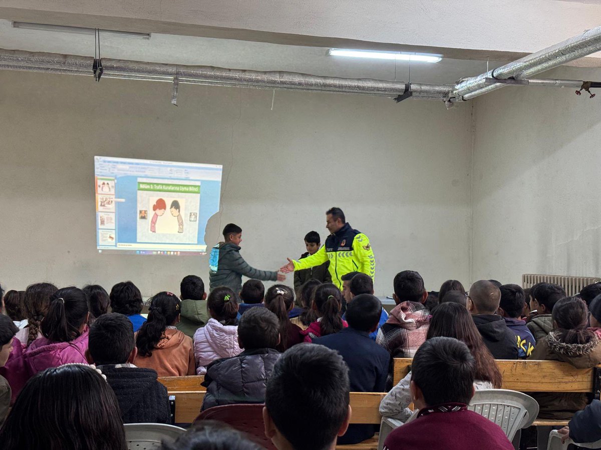 İlçemiz Trafik Jandarma personeli okulumuzu ziyaret ederek  öğrencilerimizle trafik konusunda seminer gerçekleştirdi.

<a href="/tcmeb/">Millî Eğitim Bakanlığı</a> 
<a href="/miakarali/">Mustafa Karali</a> 
<a href="/hasan_kokrek/">Hasan Kökrek</a> 
<a href="/diyadinmem/">Diyadin İlçe Milli Eğitim Müdürlüğü</a> 
<a href="/Diyadin004/">DİYADİN KAYMAKAMLIĞI</a> 
<a href="/remzi0479/">Remzi Işık</a>