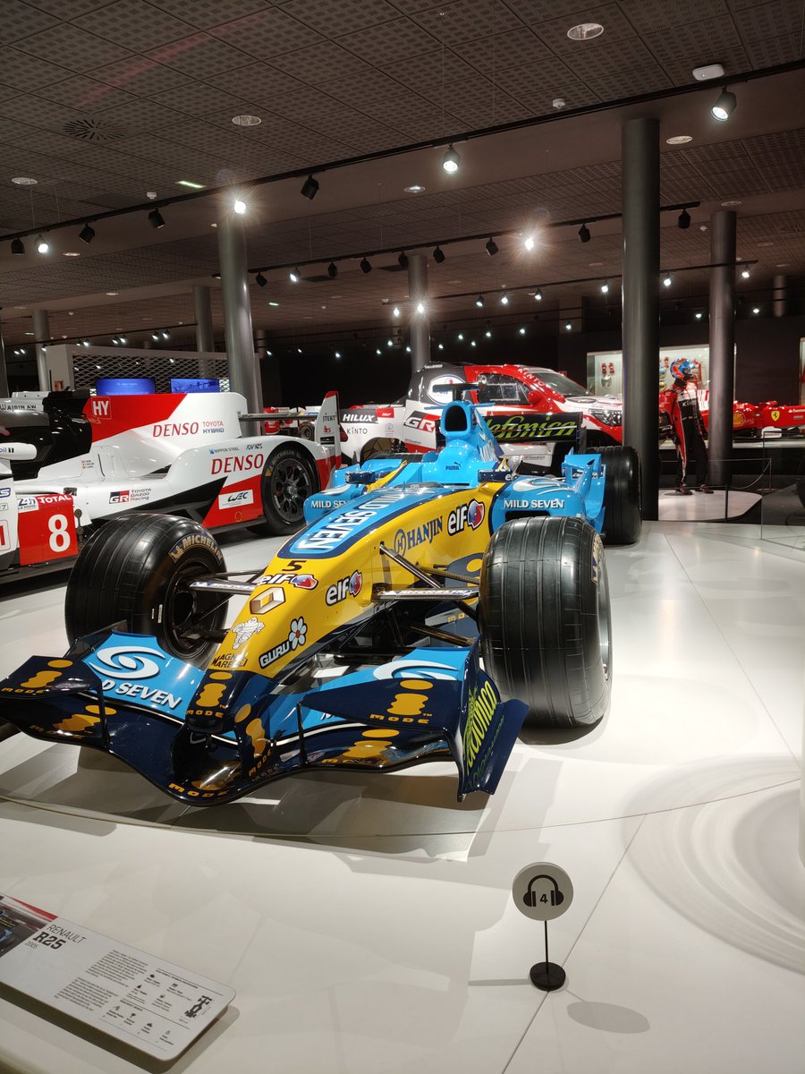 Pregunta MUY seria

¿Qué prefieres?

🔄 BUDIMIR bota de oro
♥️ El NANO gana otro mundial con el R25