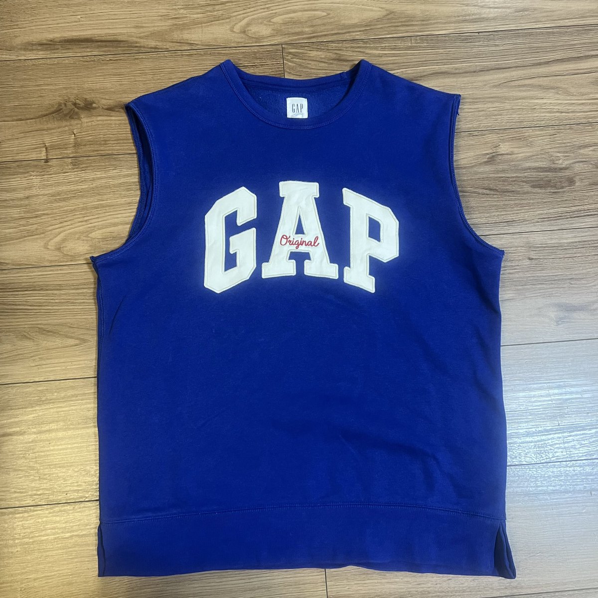 俺には袖をぶったぎってベストにするのが今の限界！針一本折れた！ミシン怖い！