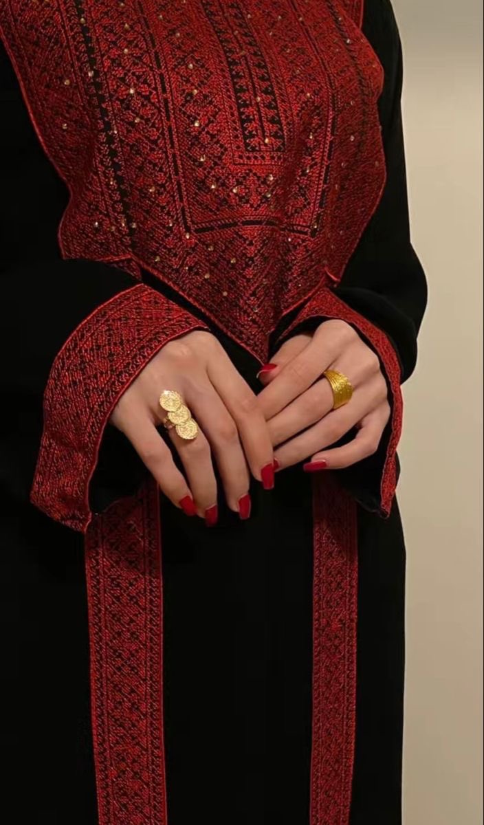 Fashionmakerssa's tweet photo. راح اتكلم لكم عن فن التطريز🪡
— الجمال الكامن في كل غرزة✨
هو أحد أقدم وأجمل أشكال الفنون اليدوية الي يتميز بدمج الإبداع والدقة في عمل واحد❤️🔥
مجرد وجود إبرة وخيط راح نتمكن من خلالها من صنع لوحات مبهرة تضيف لمسة فنية لأي قطعة قماش!
#فن_التطريز #FashionMakers #stitche https://t.co/zsVukTaF81